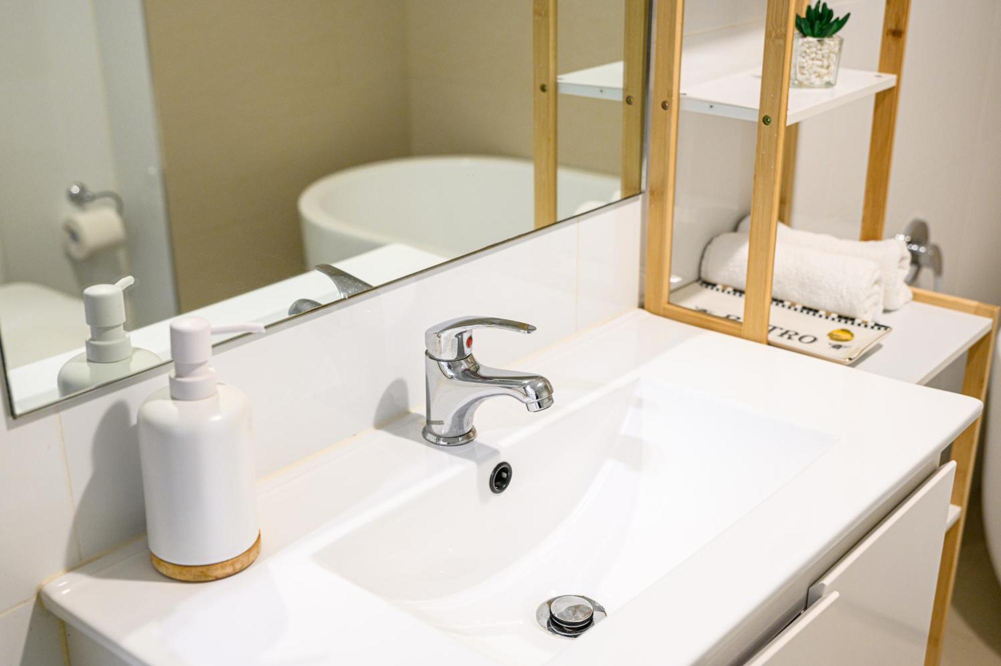 Liverpool Adorable 2Br Apt With Free Parking Уорик-Фарм Экстерьер фото